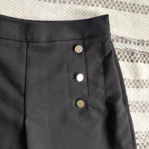 H&M|| Black shorts Size EUR 36 - Picture 3 of 10